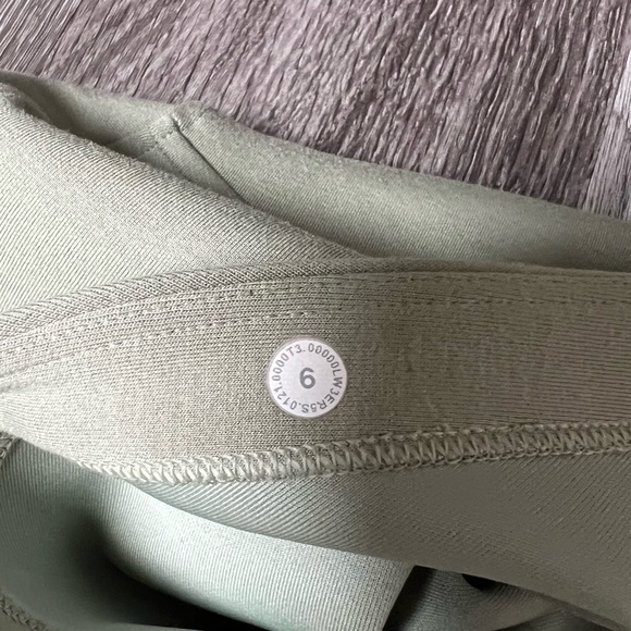 Lululemon Twist Back to Front Pullover Green Fern - Picture 5 of 6